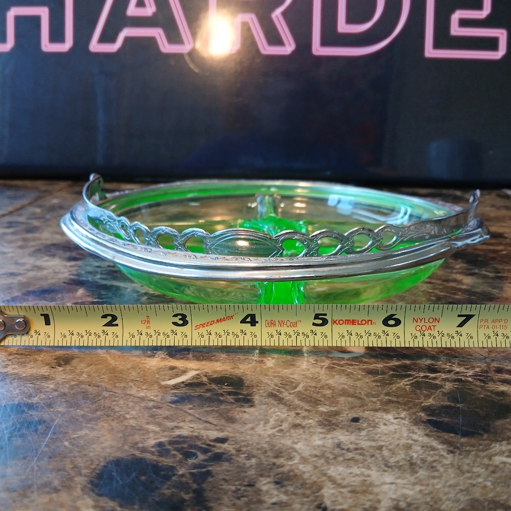 Green Uranium Vaseline Glass Relish Candy Nuts Dish 4 Part Divided DepressionT - Picture 8 of 11